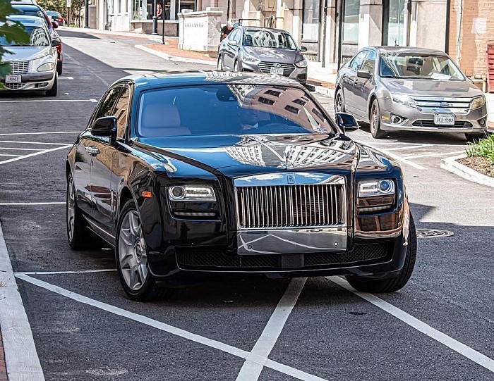 Rolls-Royce Ghost EWB ((Fully Loaded w/Mobile Entertainment)