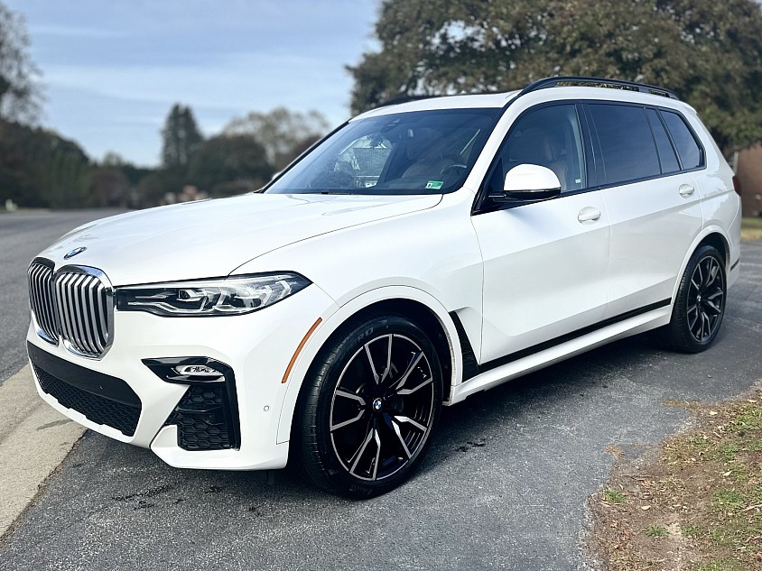 BMW X7 43i M-Sport (Fully Loaded w/Mobile Entertainment)
